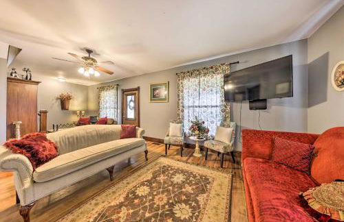 The Farm House with Deck and Historic Charm! - Foto 8