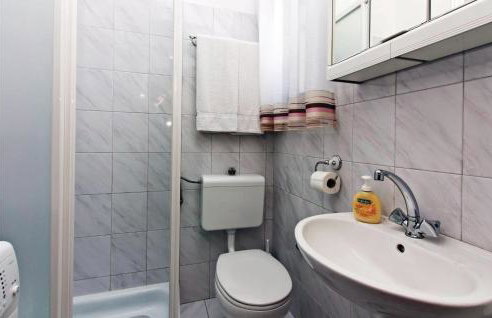 Beautiful Apartment In Hrboki With Wifi - Photo 40