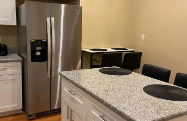 Modern 3-bedroom, big fence yard, Pets stay free - Foto 46