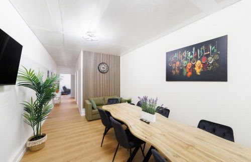 BIG New 7Rooms City Center APARTMENTS and Suites - Foto 29