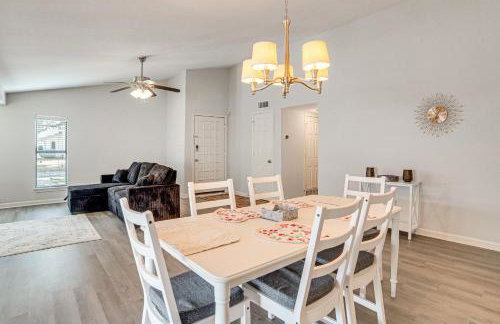 DFW Home Base! Quiet Suburb Stay with Yard - Foto 7