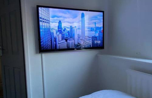 City home with parking and garden- pet friendly - Photo 72