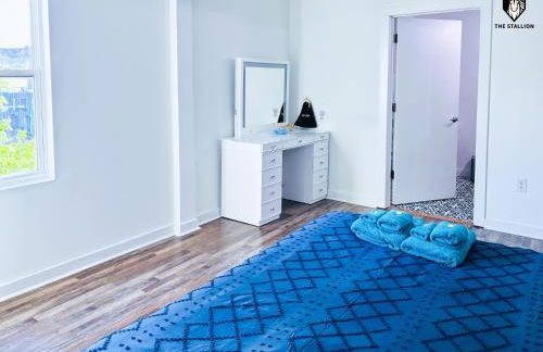 The Stallion #310 - Walk to Museums - Premium Loft with gated parking - Foto 18