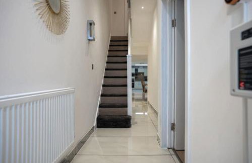 Luxury 6 Bed near city centre with Cinema Room & games room plus 5 bathrooms - Foto 33