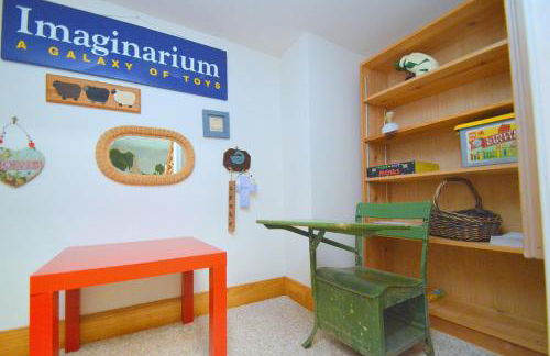 Redbud Keep - Unique Features, Movie Set Decor, Grill, Wifi, Family Friendly, Hiking, Billiard Table, Movie Theater Room, Fireplace, Golfing, View, 2 King Beds - Foto 80