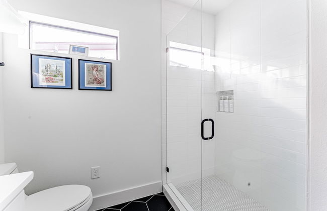 East Downtown 3BR Condo w Fast Wifi and Sleeps 8 - Foto 13