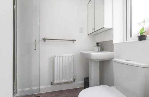 Spacious 3 Bedroom House In Canterbury with Garden and Driveway - Sleeps 7 - Photo 20