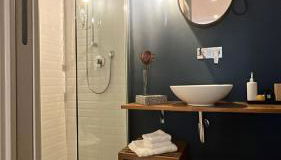 SalutieBaci - Photo 4, Shower