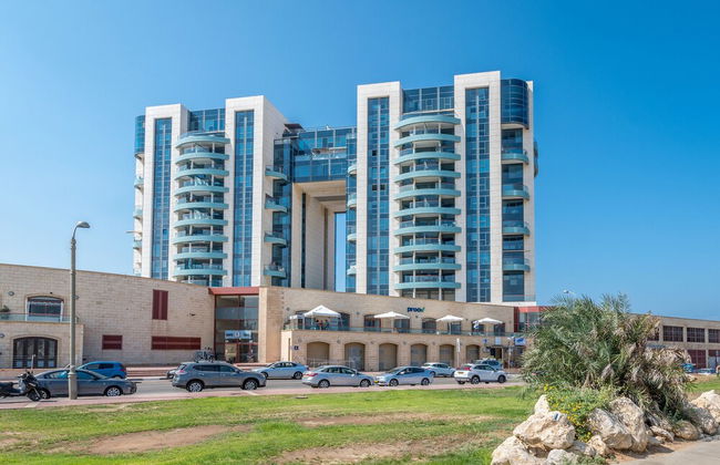 Beach Front By Ritz Hotel Pool Parking - Photo 31