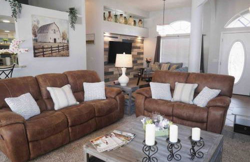 Peachland getaway with pool and tiki bar - Foto 4