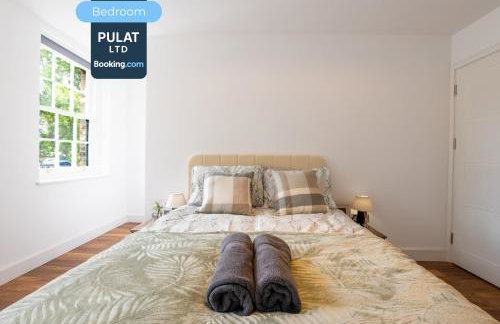 3BR Flat By Pulat Short Lets & Serviced Accommodation London With Pool Table, SmartTV & AC - Foto 12