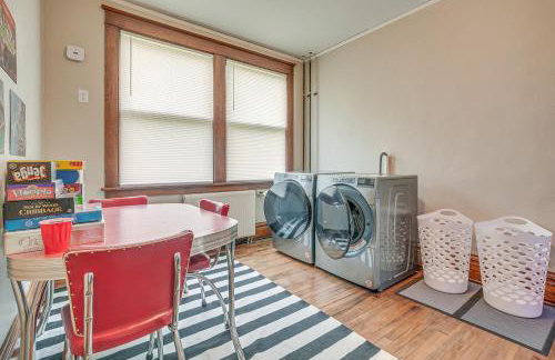 Spacious Home in Ramsay: 9 Smart TVs + Pool Table! - Foto 29