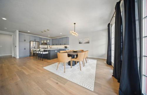 BRAND NEW Scenic Luxury Mountain Retreat - Photo 9