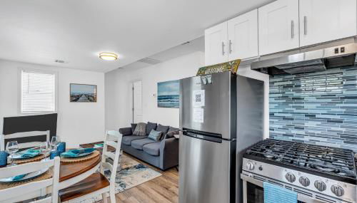 Perfect 2BR Hideaway Just 35 Blocks to Beach & Boards Fire Pit, Grill, Relax - Foto 3, stove