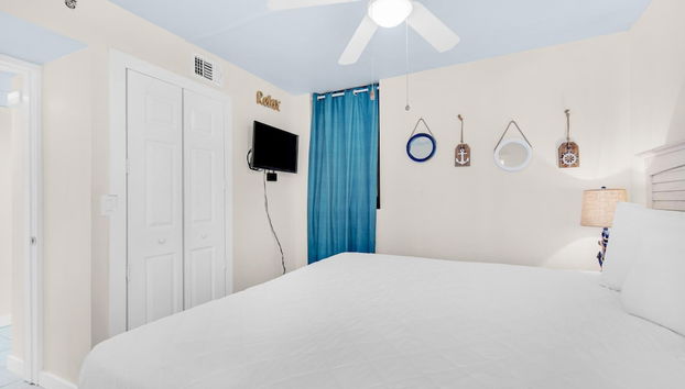 Newly Renovated Beachfront Condo! Free Beach Chair Service! by Dolce Vita Getaways PCB - Foto 3, Habitación