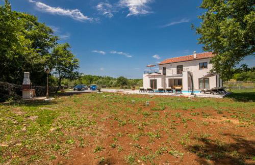 Villa surrounded by nature - Photo 62