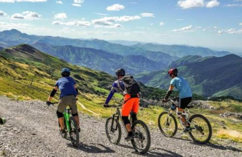 Charmant studio accès direct aux pistes et GR10, vue sur la vallée - Foto 15