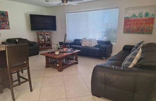 Heated Pool Private Duplex House, BBQ, Parking, WiFi - Foto 78