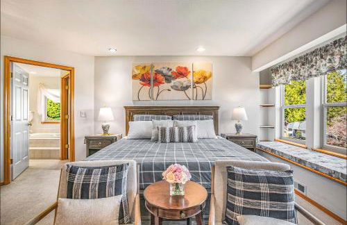 Spacious 3BR3BA with Spectacular Water Views - Foto 31