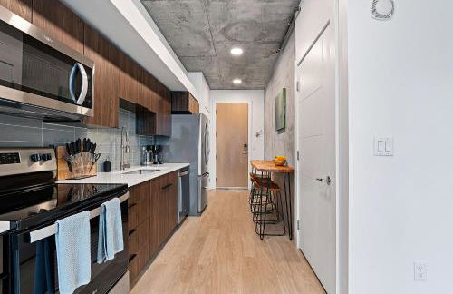 Exceptional 1BD BA-PoolHotTubGymParking- Downtown! - Foto 21