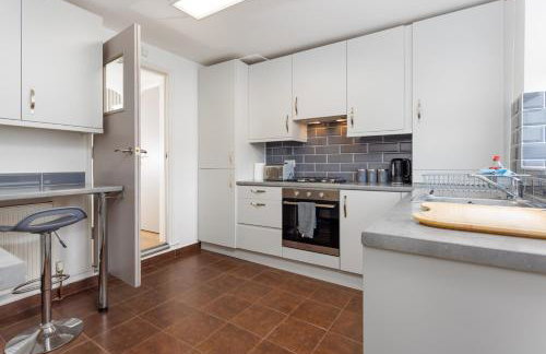 Flatzy - Sleeps 16 Near Football Ground & Ping Pong Table - Foto 18