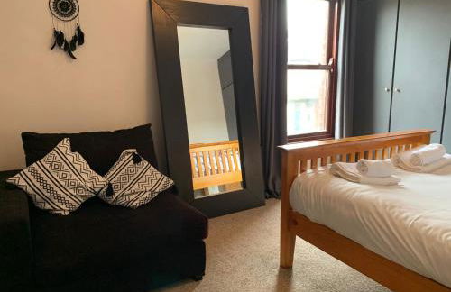 Beautifully Styled 2BR Home with Garden - Foto 12