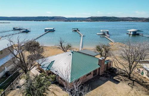Family Lakefront Home with Large Porch - Foto 1