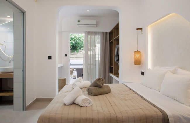 Stay Helios - Aparts & Pool Suites - Photo 20