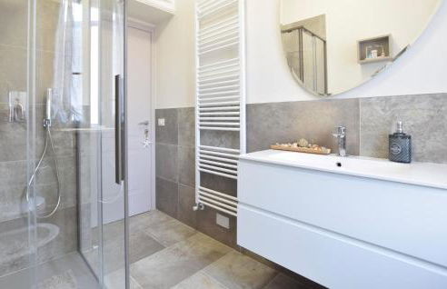 Beautiful Apartment In Piano Di Mommio - Foto 18