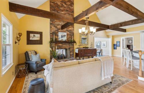 Exquisite 5-BR Estate on 7 Acres with Private Pond - Foto 13