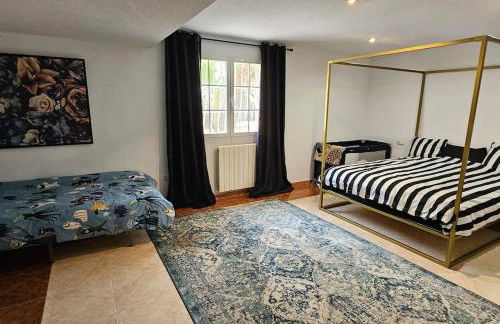 Apartment in big house with private pool & large outdoor space - Photo 11