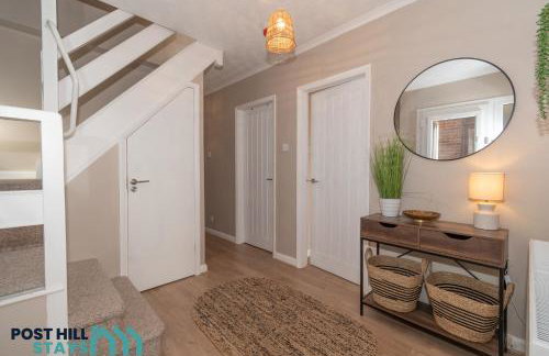 Large 4BR - Ideal Long Stays - Parking - Fast WiFi - Foto 26