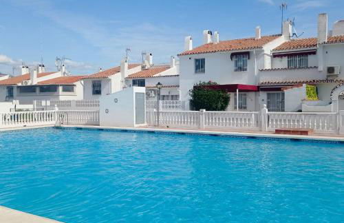 Estudio-Monoambiente para 2 personas en comunidad con piscina - Photo 15