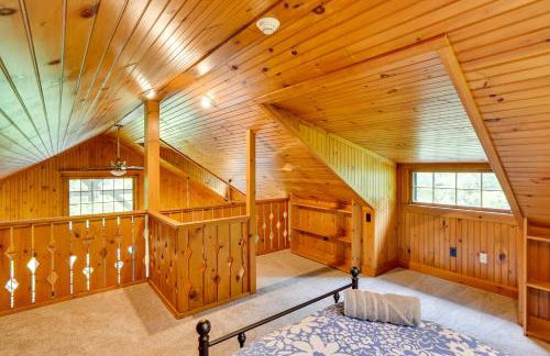 Secluded Elka Park Cabin Hot Tub and Fire Pit! - Foto 15