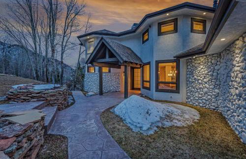 Cozy mountain home w riverfront patio - Foto 11