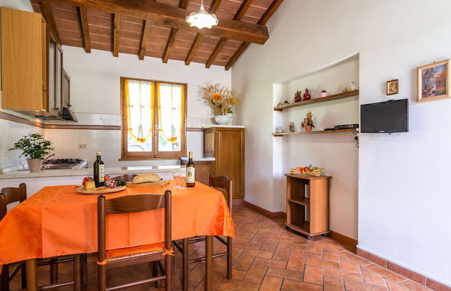 Farmhouse in Tuscany With Panoramic Pool - Photo 7