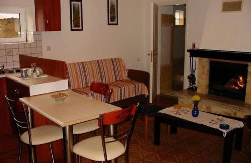 Σπίτι Στη Λίμνη Πλαστήρα Μπελοκομίτη - Photo 11