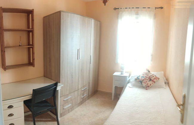 Playamar in Cadiz With 3 Bedrooms and 1 Bathrooms - Foto 5