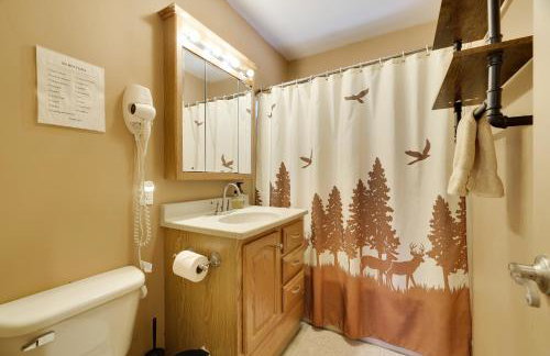 Secluded Cabin, Jacuzzi, Pool Table, King Bed & Fire Pit - Photo 7