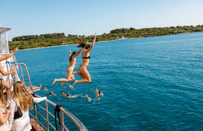 Fiesta en barco por el Lago Azul - Foto 8