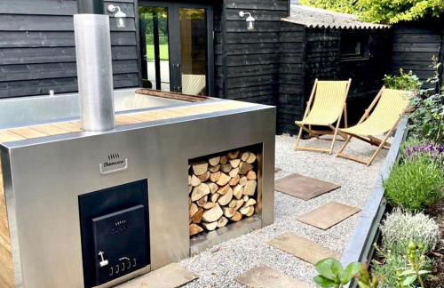 Luxury Barn with Hot Tub, Spa Treatments, Private Dining - Photo 15