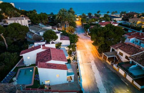 Entire Large Villa next to Award-winning beach - Foto 31