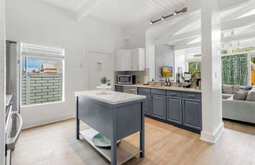 Oakland Oasis 4BDHeated PoolSpa5min to beach - Photo 12