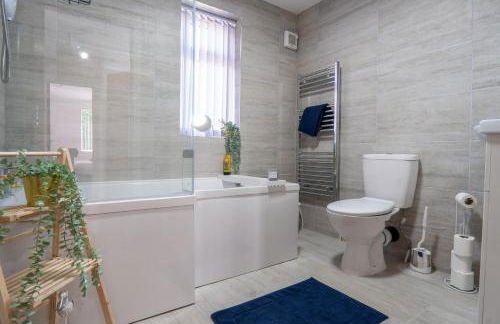 Heartland House, 7 Spacious Bedrooms Sleeps 4 plus, near NEC, JLR,BHX - Foto 33