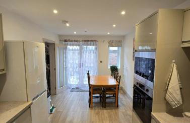 Modern Two-Bedroom House - Free Parking - Foto 11