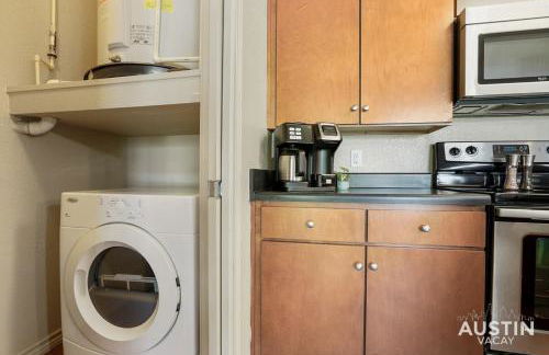 Dual Urban Oasis 8BR in Vibrant North Loop Hub - Foto 25