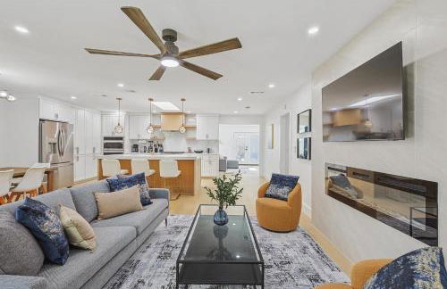 3-BD 3-BA Bungalow ft Backyard w Deck & Firepit - Foto 6