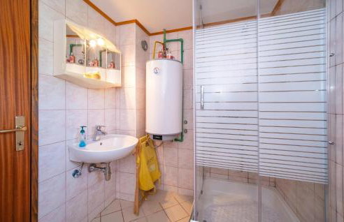 Awesome Home In Gornji Velemeric - Foto 25