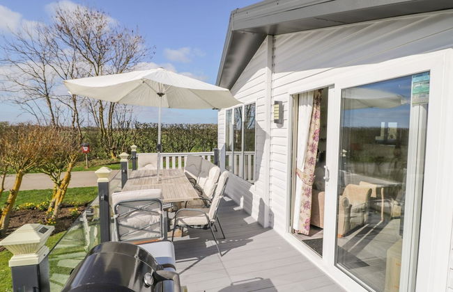 Superb Detached Lodge Located on Skipsea Sands - Photo 12
