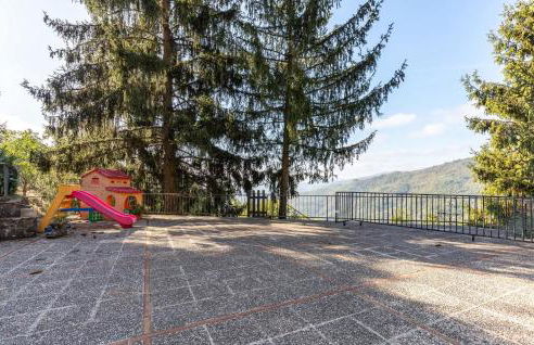 Awesome Home In Villa Di Piteccio - Foto 30